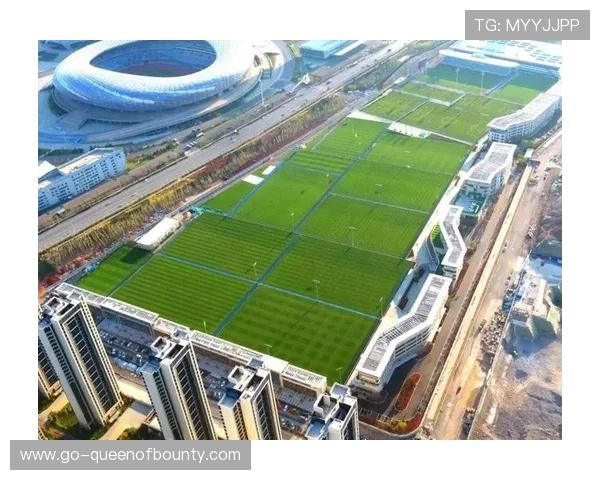 大连青训基地开通外汇兑换和ATM金融服务，配备85辆调度车