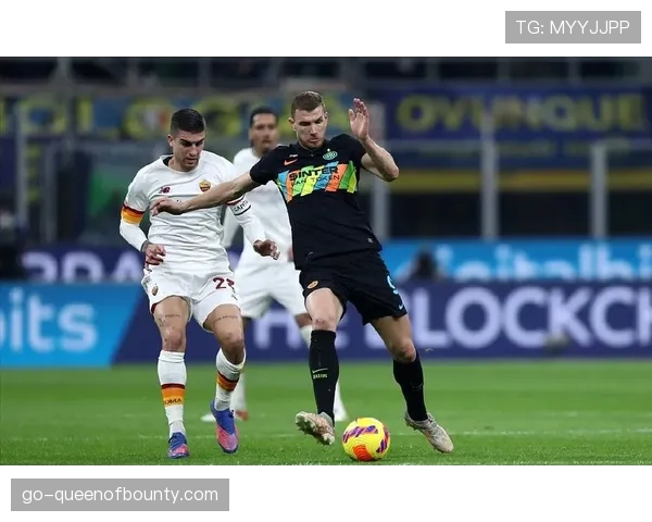 特写：梅阿查全场球迷为即将离队的布罗佐维奇点亮星光